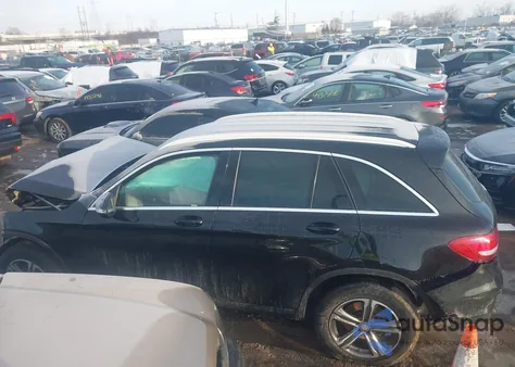 2016 Mercedes-Benz Glc 300 z USA, uszkodzony, nr VIN WDC0G4JBXGF036332